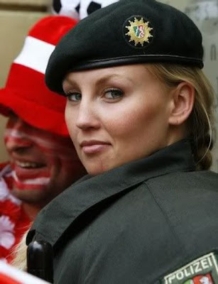 https://poliedroarquitetura.business.blog/wp-content/uploads/2021/09/c6738-beautiful-woman-police-27.jpg